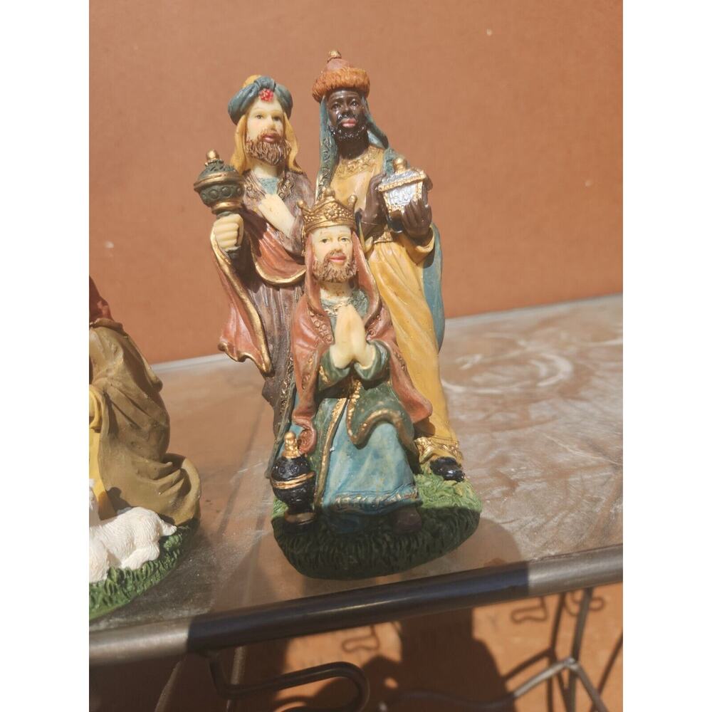 Past Time Nativity Set - Picture 3 of 5